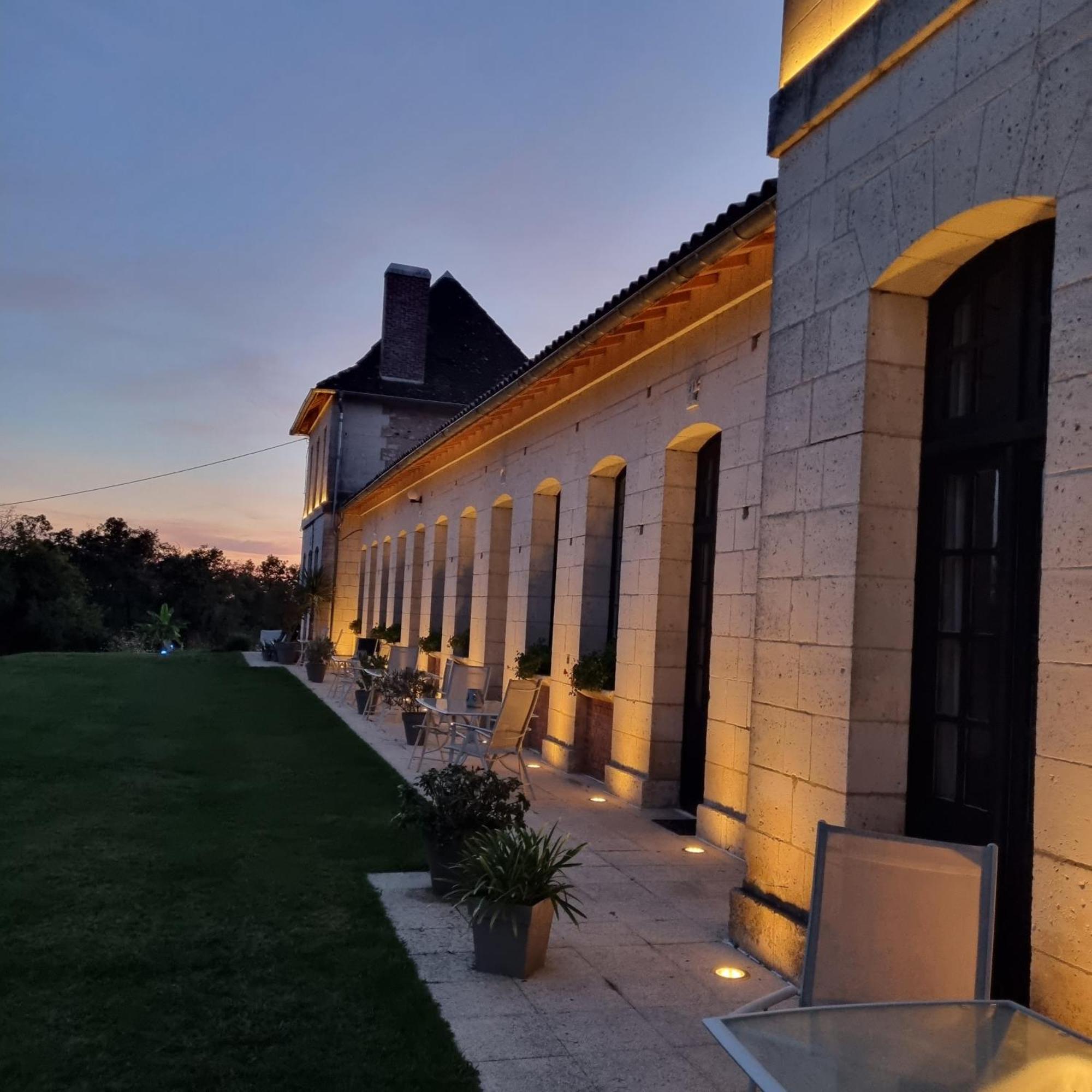 Chateau Neuf Le Desert Le Pizou Exteriör bild